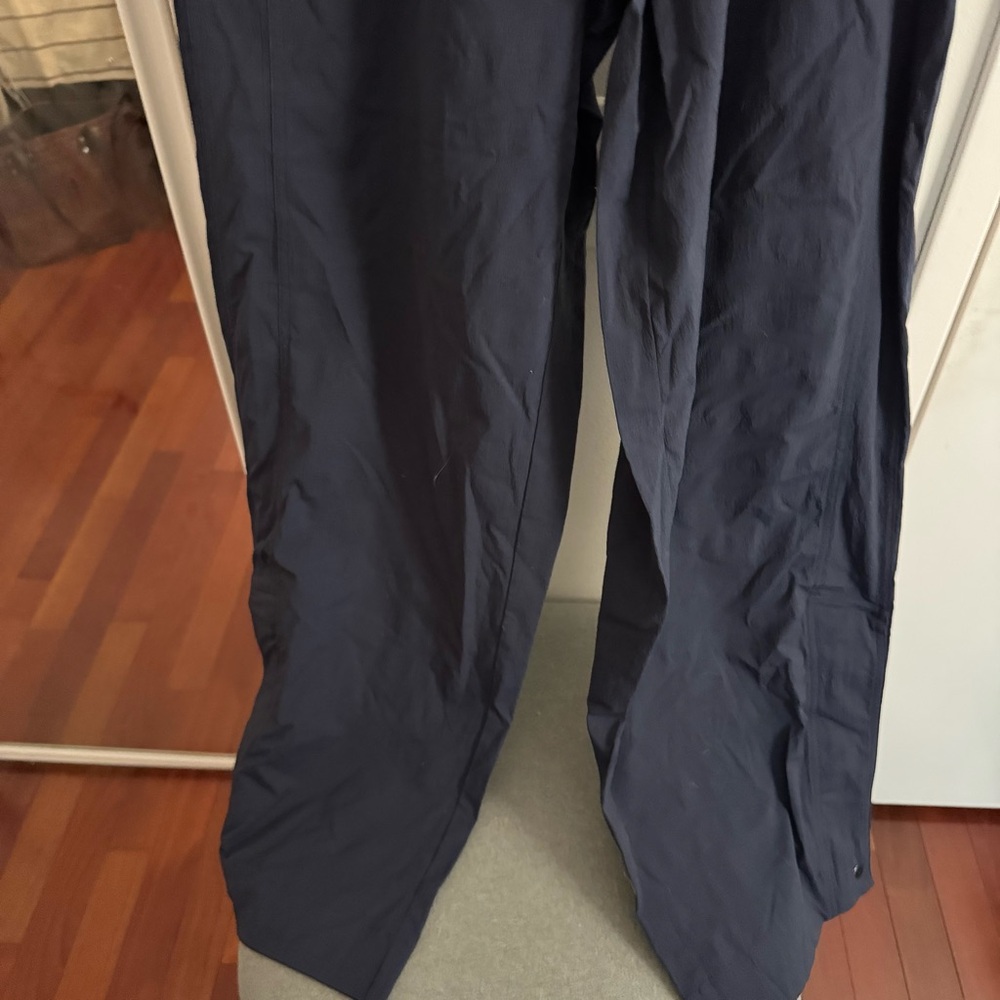 ATHLETA Trekkie High Rise Parachute Pant - Navy NWT / Large Tall LT - Picture 5 of 9